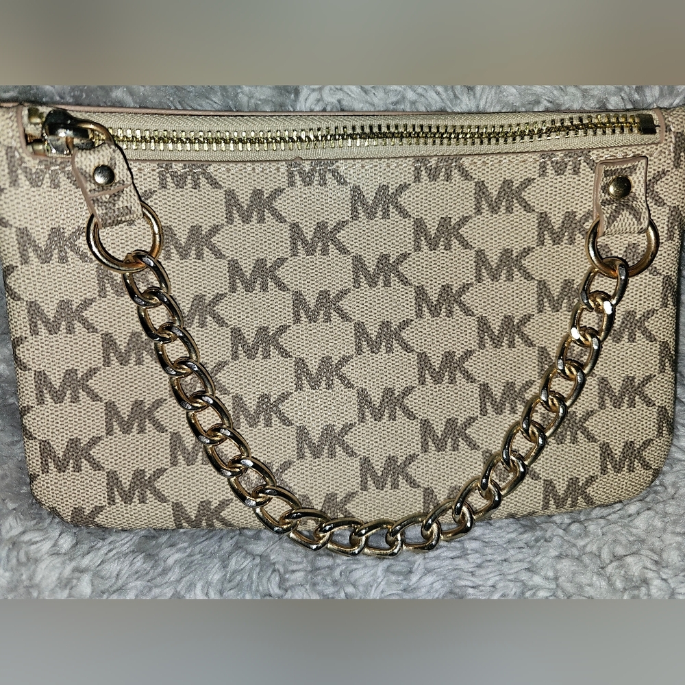 Size S/M ~ Michael Kors MK Signature Fanny Pack Belt Bag. - Picture 2 of 4
